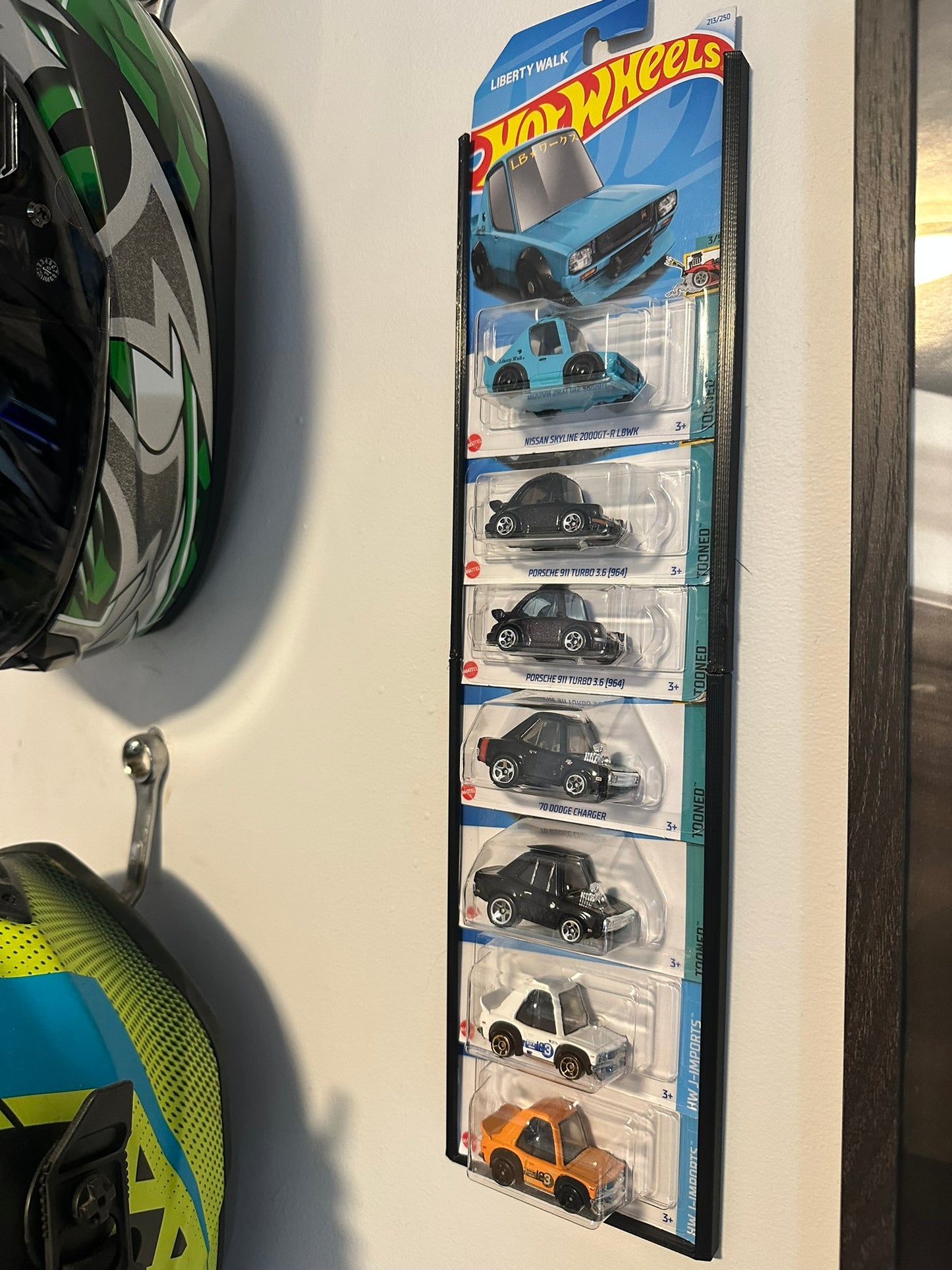HOT WHEELS WALL DISPLAY