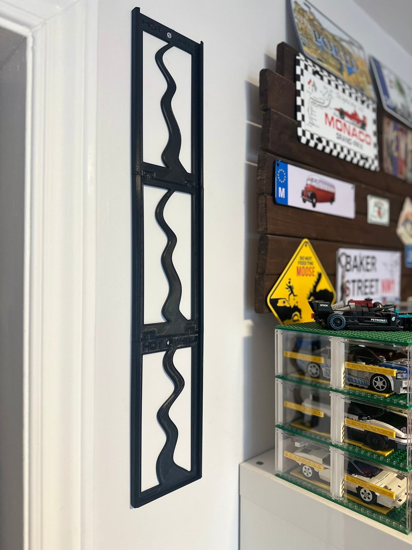 HOT WHEELS WALL DISPLAY