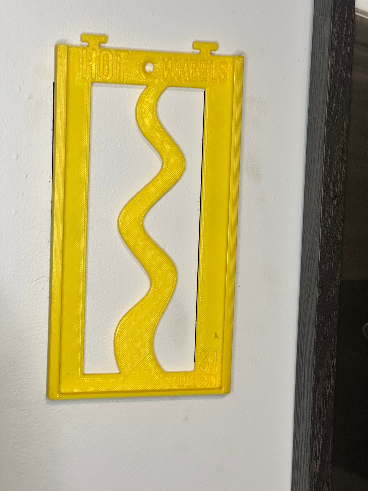 HOT WHEELS WALL DISPLAY no more in a box